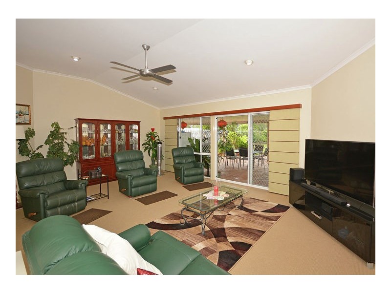 37 Bowerbird Avenue, Eli Waters QLD 4655