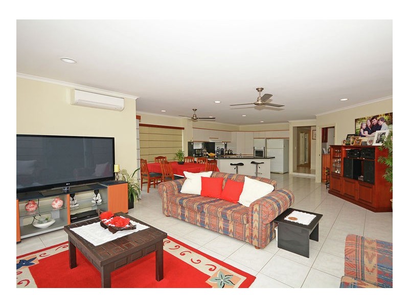 37 Bowerbird Avenue, Eli Waters QLD 4655