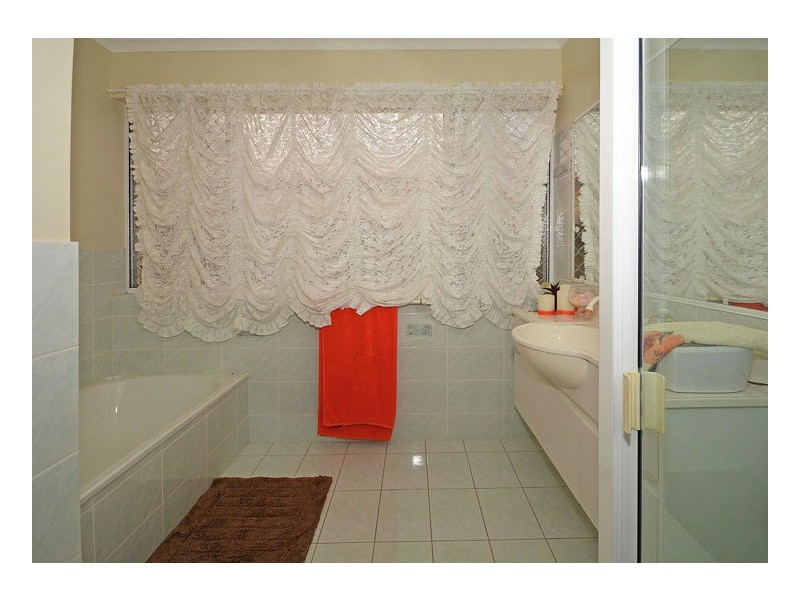 37 Bowerbird Avenue, Eli Waters QLD 4655