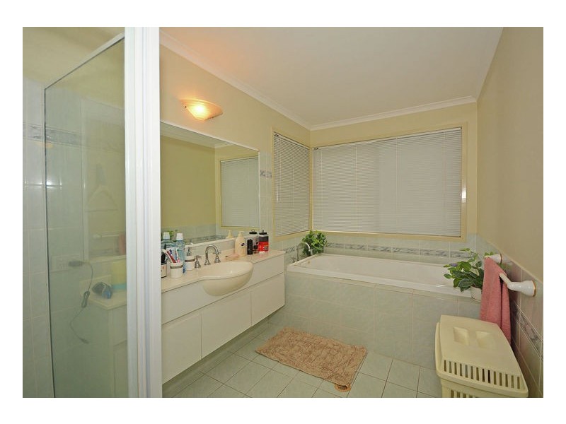 37 Bowerbird Avenue, Eli Waters QLD 4655