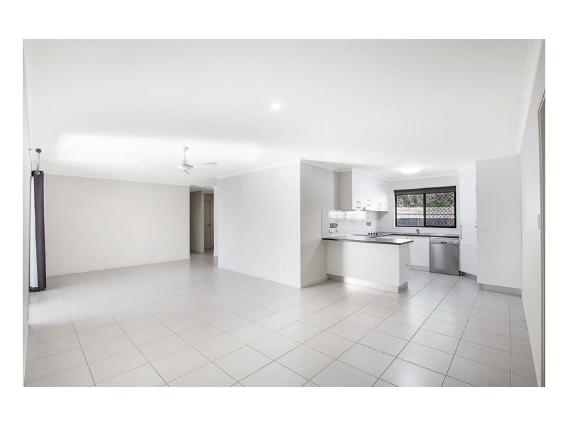 32 Crystal Court, Urangan QLD 4655