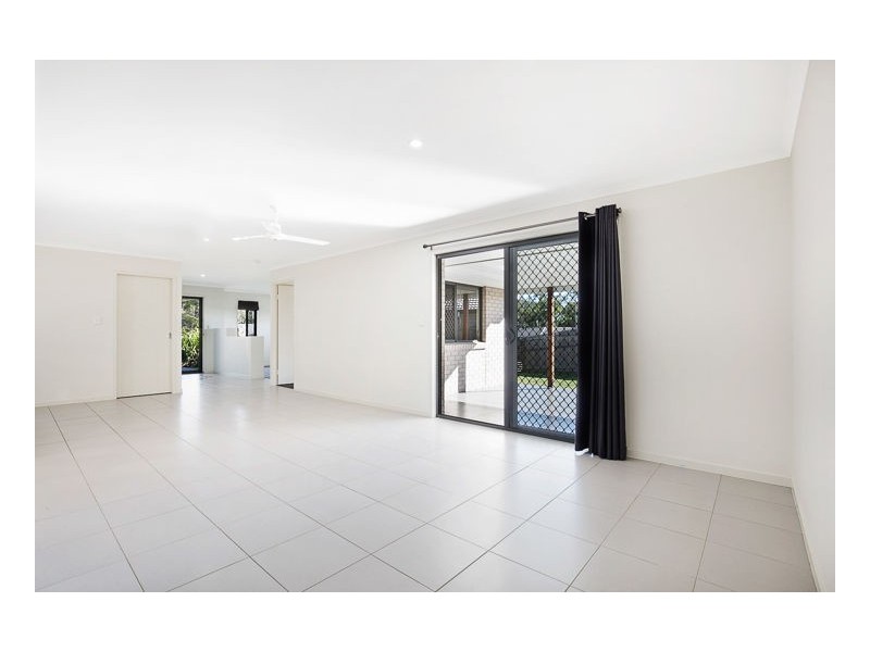 32 Crystal Court, Urangan QLD 4655