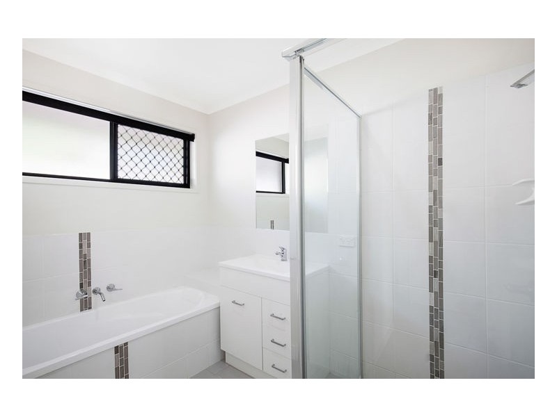 32 Crystal Court, Urangan QLD 4655