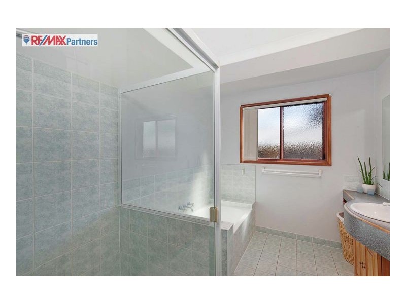 3 Rosalind Ct, Torquay QLD 4655
