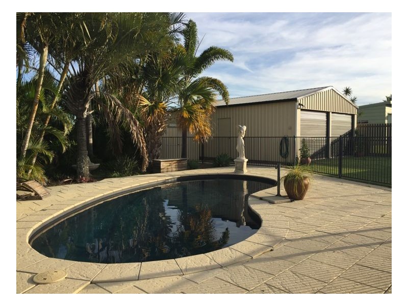 5 Vanda Street, Urangan QLD 4655