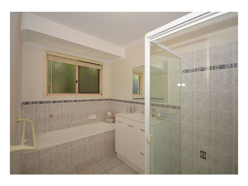 4 Nicholson Court, Urraween QLD 4655