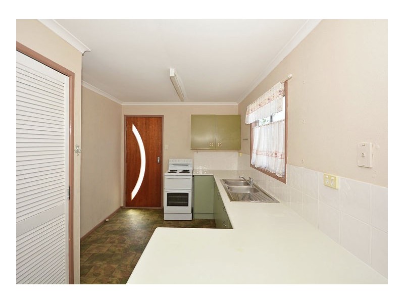 11 Hayworth Street, Point Vernon QLD 4655