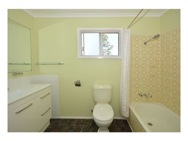 11 Hayworth Street, Point Vernon QLD 4655