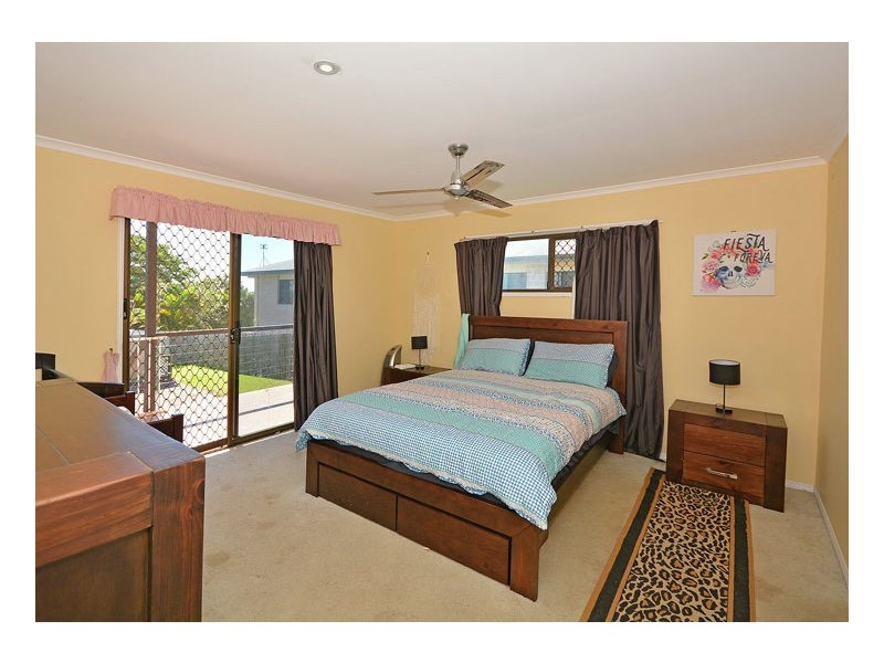 15 Jacobsen Outlook, Urraween QLD 4655