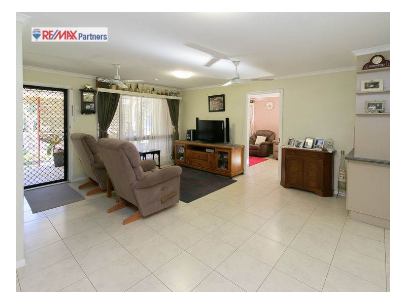 10 Gibbs St, Urangan QLD 4655