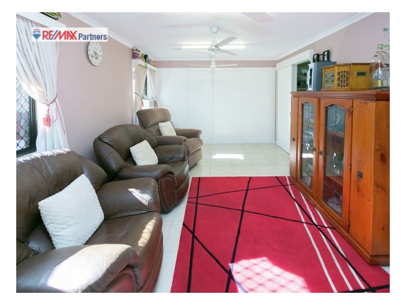 10 Gibbs St, Urangan QLD 4655