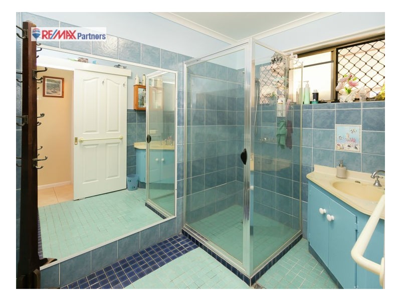 10 Gibbs St, Urangan QLD 4655