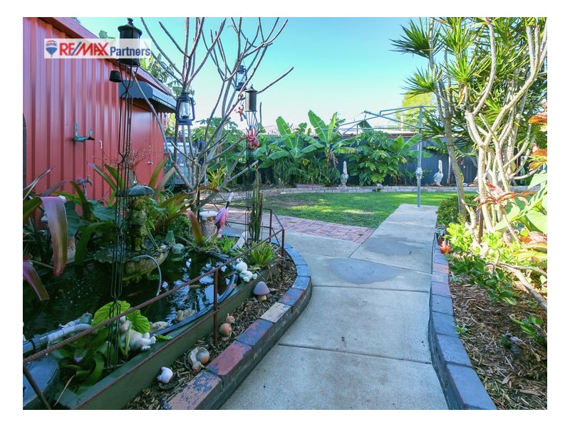 10 Gibbs St, Urangan QLD 4655