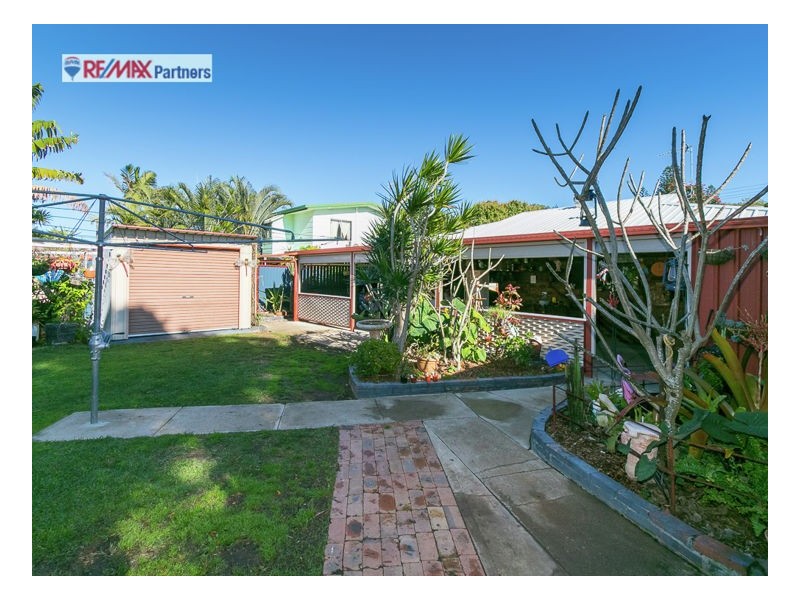 10 Gibbs St, Urangan QLD 4655