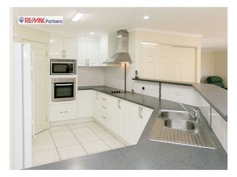 5 Bayrise Dr, Urangan QLD 4655