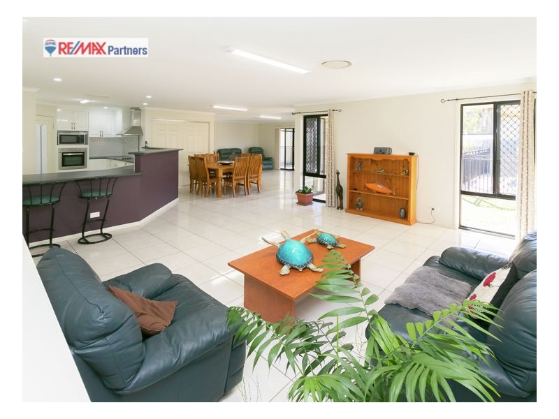 5 Bayrise Dr, Urangan QLD 4655