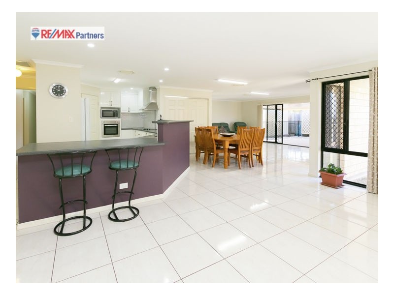 5 Bayrise Dr, Urangan QLD 4655