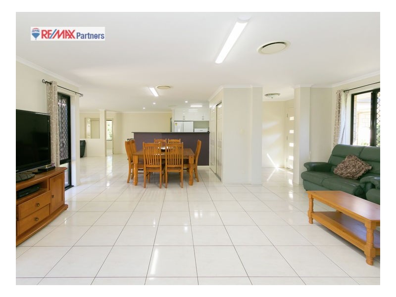 5 Bayrise Dr, Urangan QLD 4655