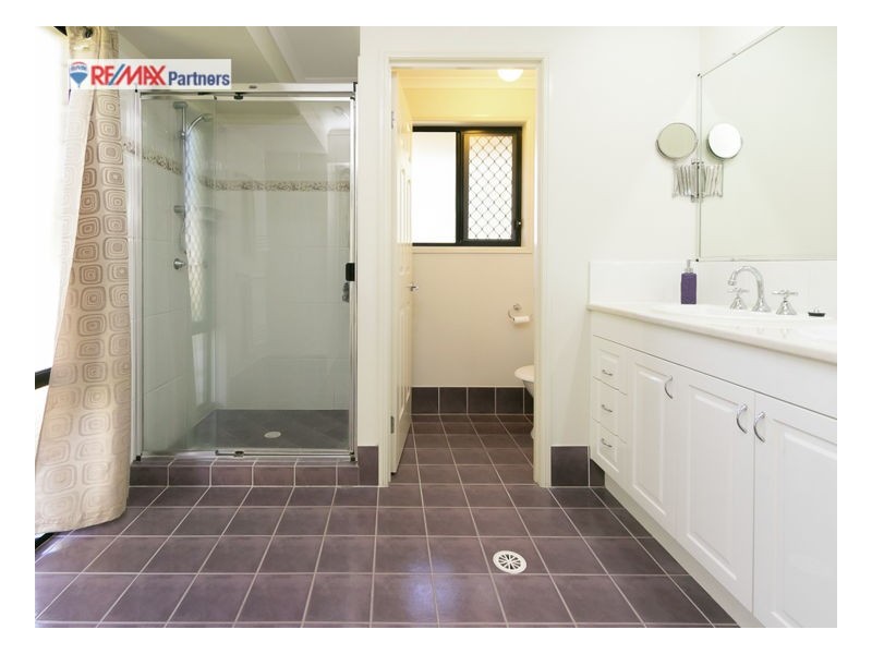 5 Bayrise Dr, Urangan QLD 4655