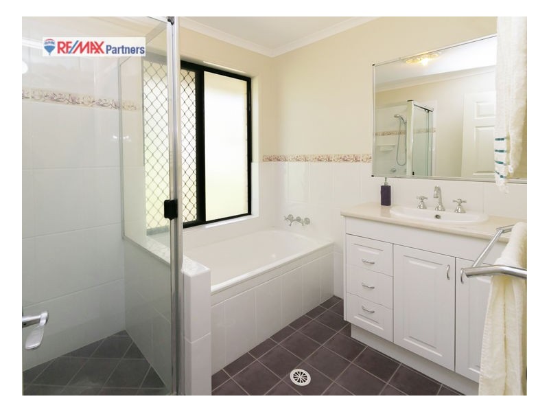 5 Bayrise Dr, Urangan QLD 4655