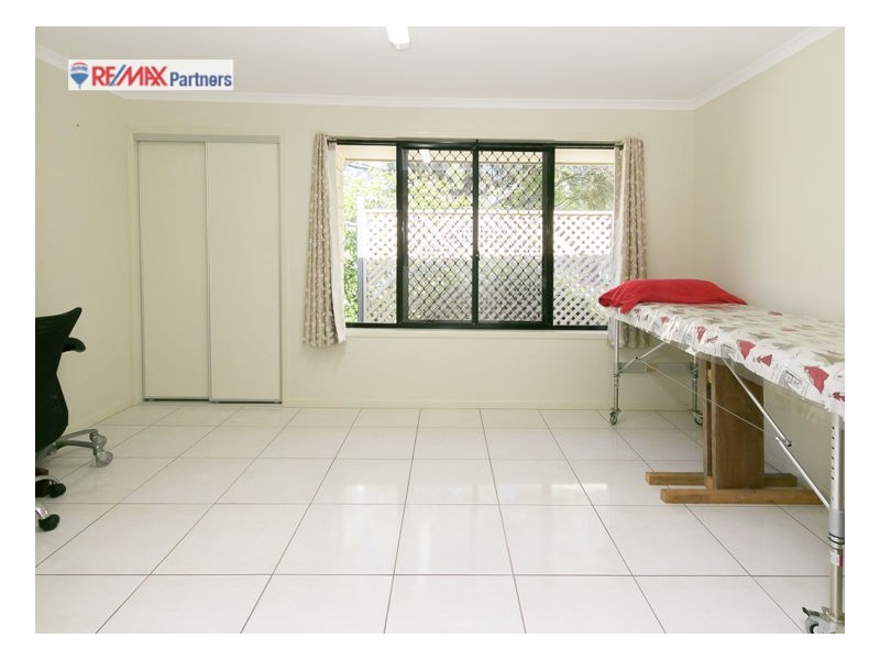 5 Bayrise Dr, Urangan QLD 4655