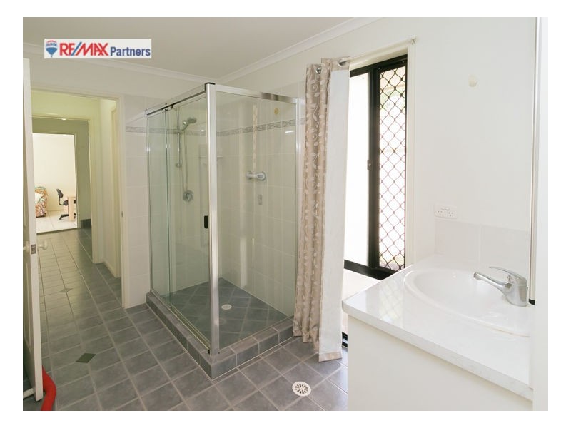 5 Bayrise Dr, Urangan QLD 4655