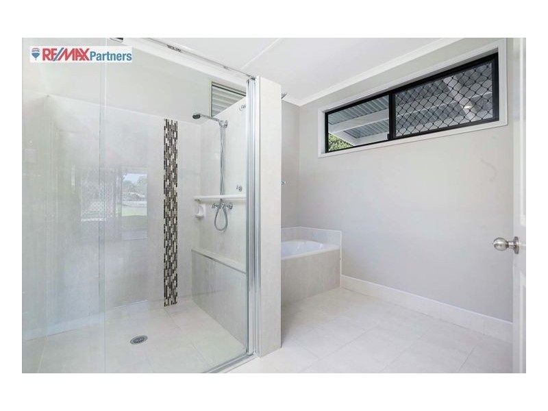 94 Boundary Road, Urangan QLD 4655