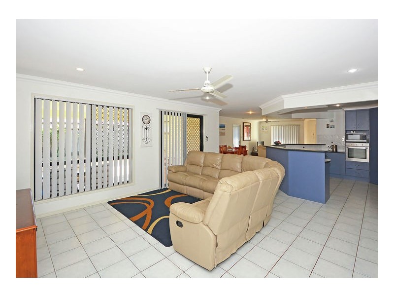 8 Arwon Close, Point Vernon QLD 4655