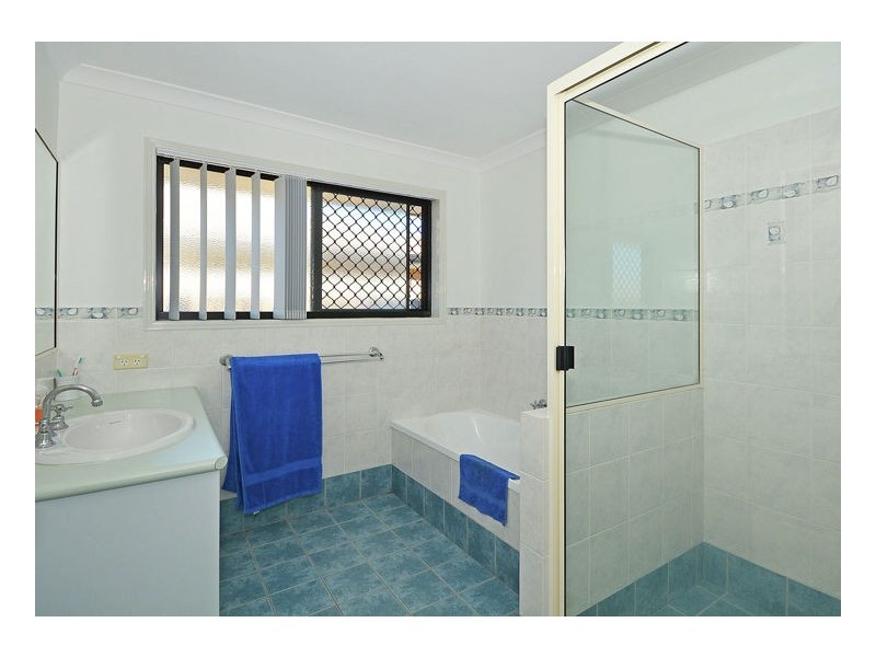 8 Arwon Close, Point Vernon QLD 4655