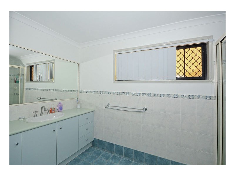 8 Arwon Close, Point Vernon QLD 4655