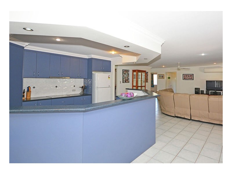 8 Arwon Close, Point Vernon QLD 4655