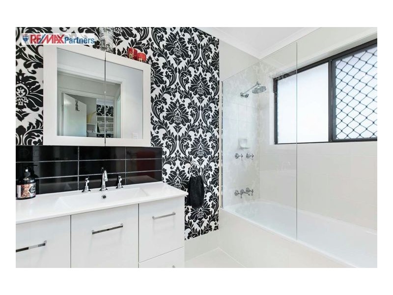 11 Lakeside Court, Torquay QLD 4655