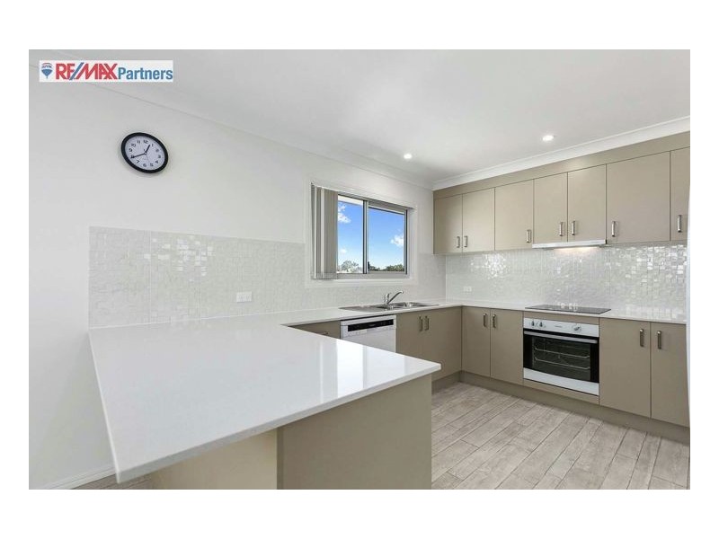 22 Skinner Crescent, Urangan QLD 4655