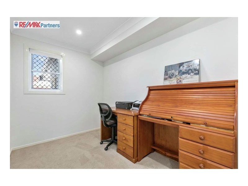 22 Skinner Crescent, Urangan QLD 4655