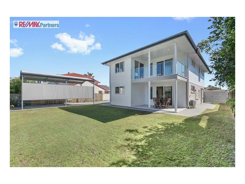 22 Skinner Crescent, Urangan QLD 4655