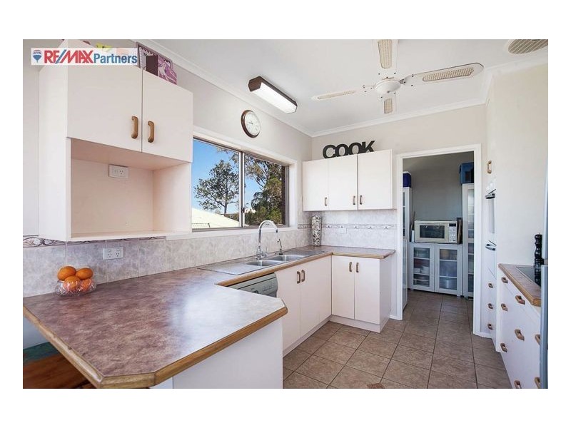1 Crescent Street, Urangan QLD 4655