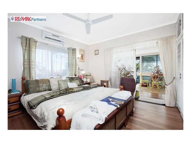 1 Crescent Street, Urangan QLD 4655