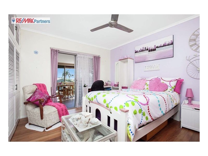 1 Crescent Street, Urangan QLD 4655