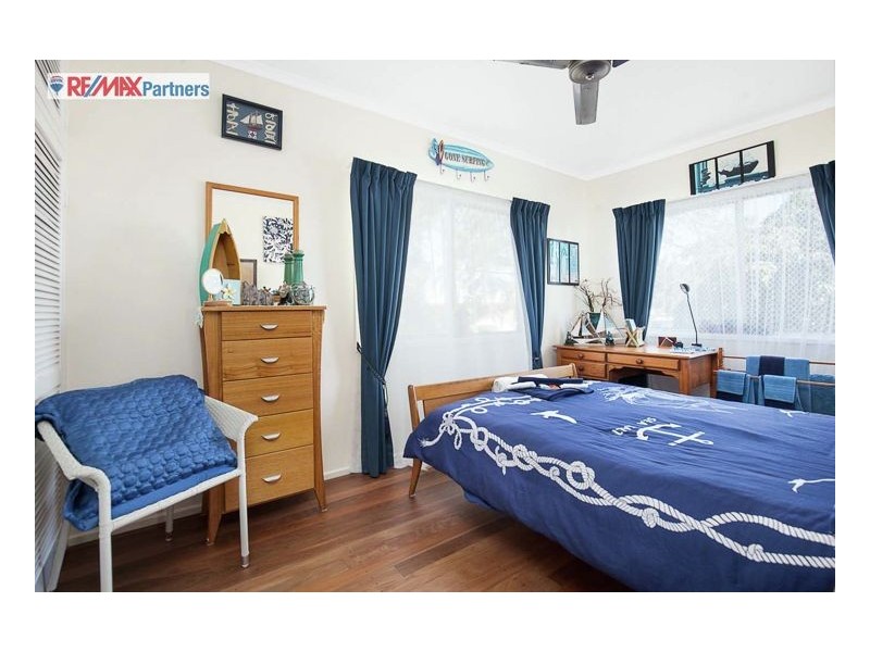 1 Crescent Street, Urangan QLD 4655