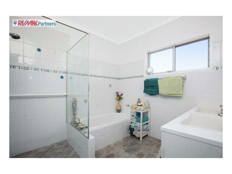 1 Crescent Street, Urangan QLD 4655