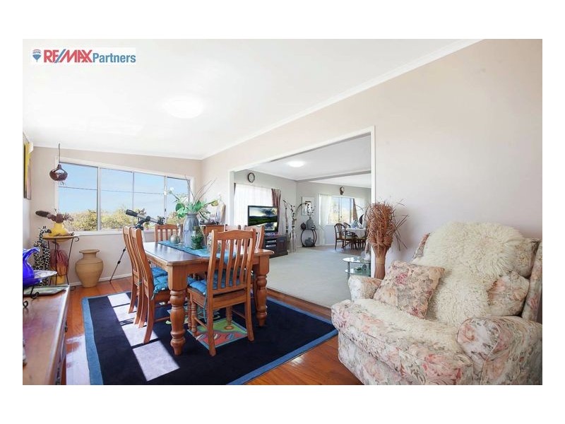 1 Crescent Street, Urangan QLD 4655