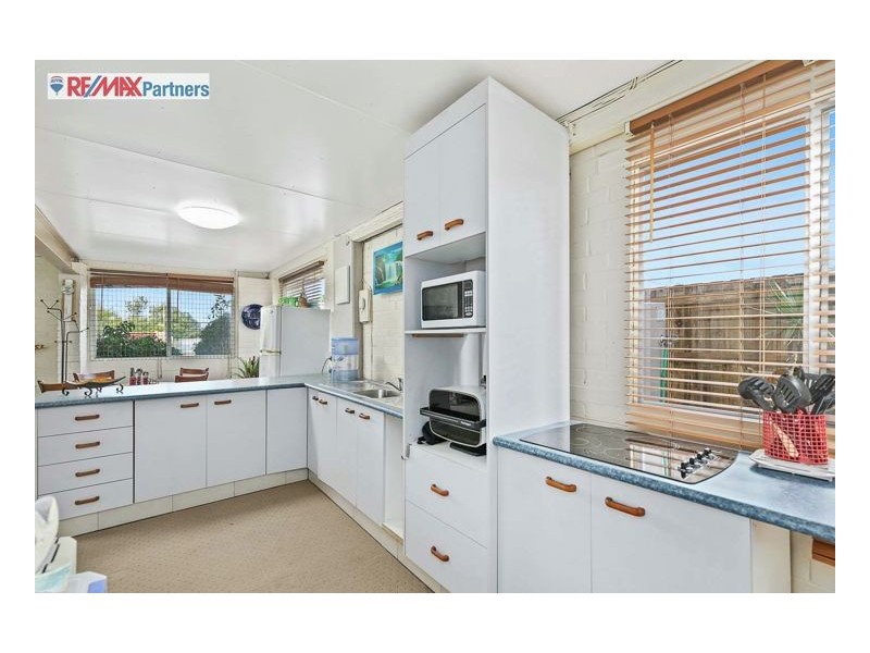 1 Crescent Street, Urangan QLD 4655