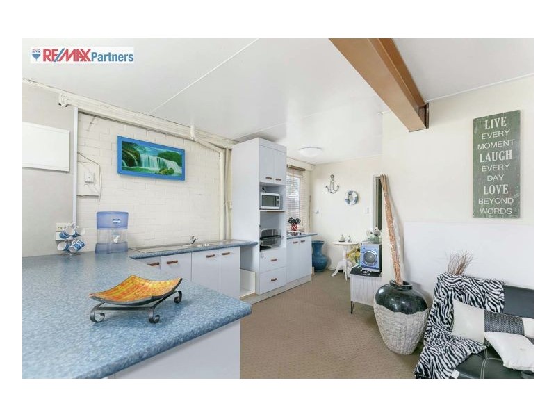 1 Crescent Street, Urangan QLD 4655
