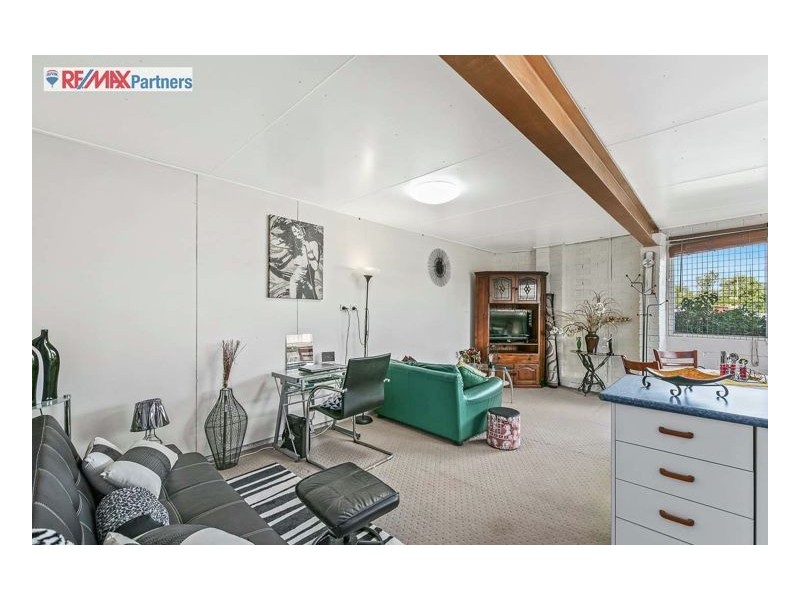 1 Crescent Street, Urangan QLD 4655