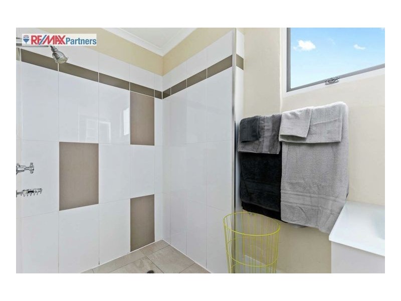 1 Crescent Street, Urangan QLD 4655