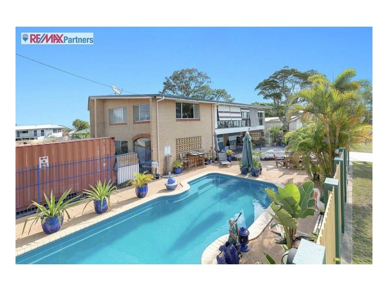 1 Crescent Street, Urangan QLD 4655
