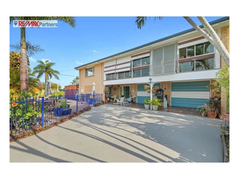 1 Crescent Street, Urangan QLD 4655