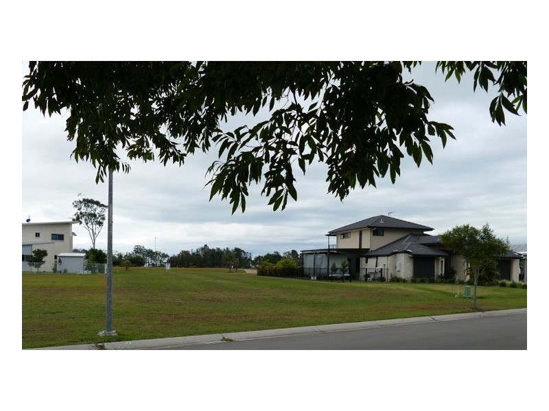 55 Barramundi Drive, Burrum Heads QLD 4659