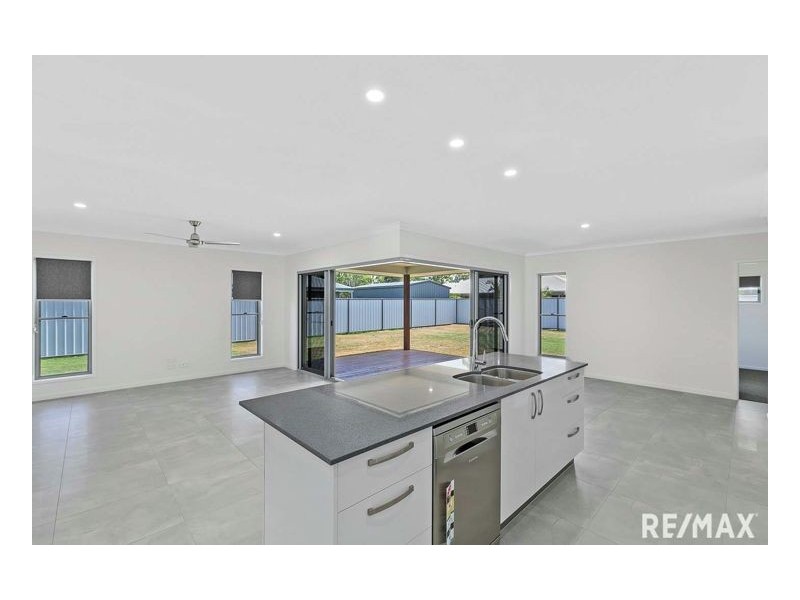 100 Boundary Rd, Urangan QLD 4655