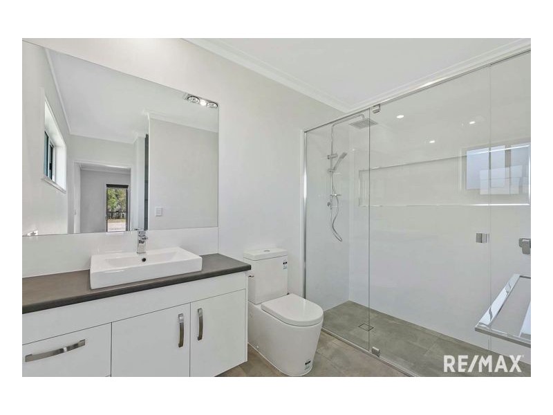 100 Boundary Rd, Urangan QLD 4655